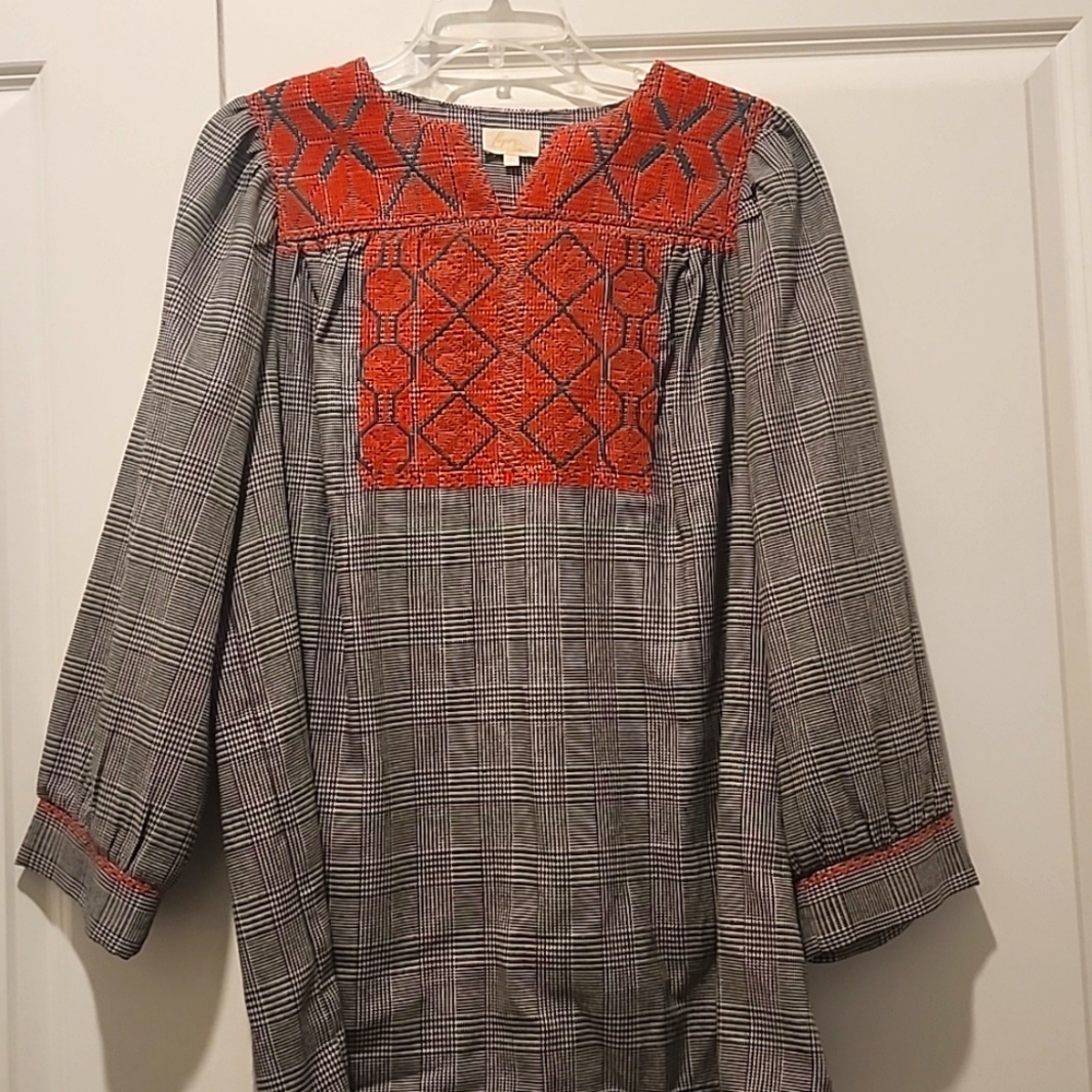 Womens long-sleeved blouse